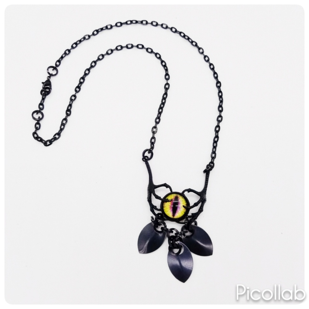 Raven Claw "Dragon Eye" Necklace - Picture 5 of 7